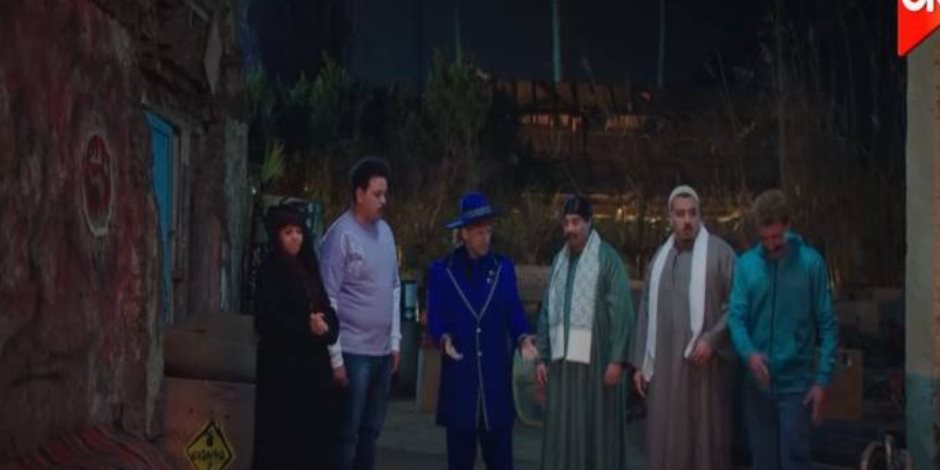 في الحلقة 8 من مسلسل "الكبير أوي 8" .. حزلقوم وفريقه يسرقون بنك علي طريقة  "لاكاسا دي بابيل " 