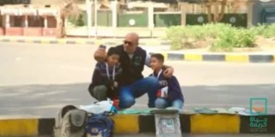 "حياة كريمة" يهديهما 20 ألف جنيه.. طفلان يصرفان على والدتهما المريضة (فيديو) "حياة كريمة" يهديهما 20 ألف جنيه.. طفلان يصرفان على والدتهما المريضة (فيديو)