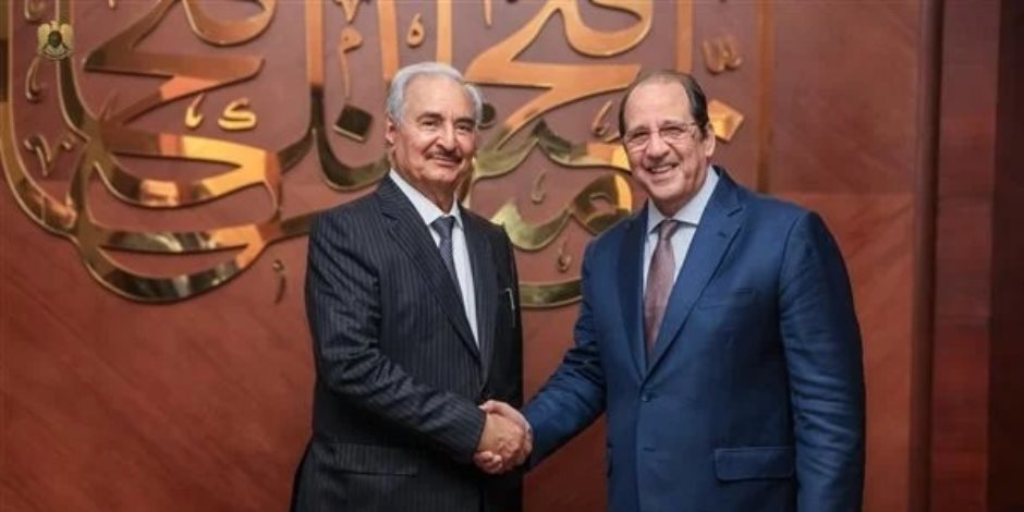 المشير خليفة حفتر يستقبل الوزير عباس كامل مدير المخابرات المصرية 