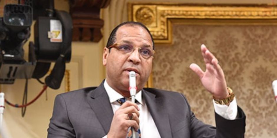 برلماني: مسيرة الإنجازات مستمرة ويحسب للرئيس السيسي اهتمامه بملف بناء الإنسان المصرى