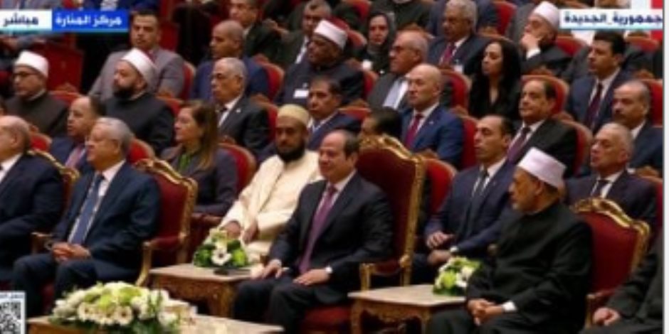 الرئيس السيسى يشاهد فيلما تسجيليا عن جهود الدولة فى بناء وتطوير المساجد
