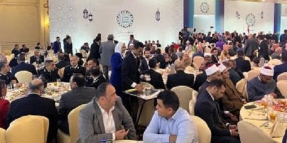 حفل إفطار الأسرة المصرية يشهد مشاركة كبيرة لسياسيين وإعلاميين ورموز المجتمع (صور وفيديو)