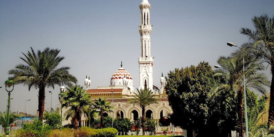 برنامج "مملكة الدراويش" يعرض تقريرا عن مسجد عبد الرحيم القنائي الأشهر في الصعيد
