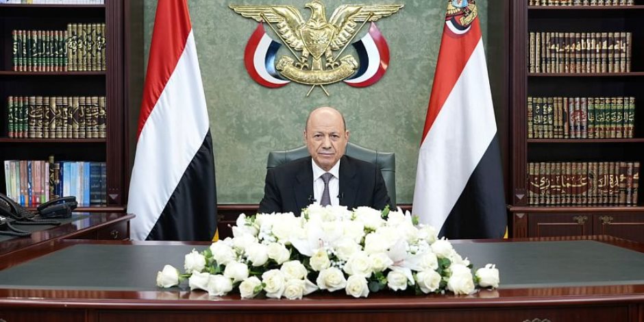 رئيس مجلس القيادة اليمنى: قوى الجمهورية اليوم أكثر قوة ومنعة