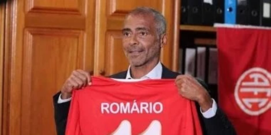 من أجل نجله.. عودة النجم البرازيلي روماريو إلى الملاعب في سن الـ58 عاماً 