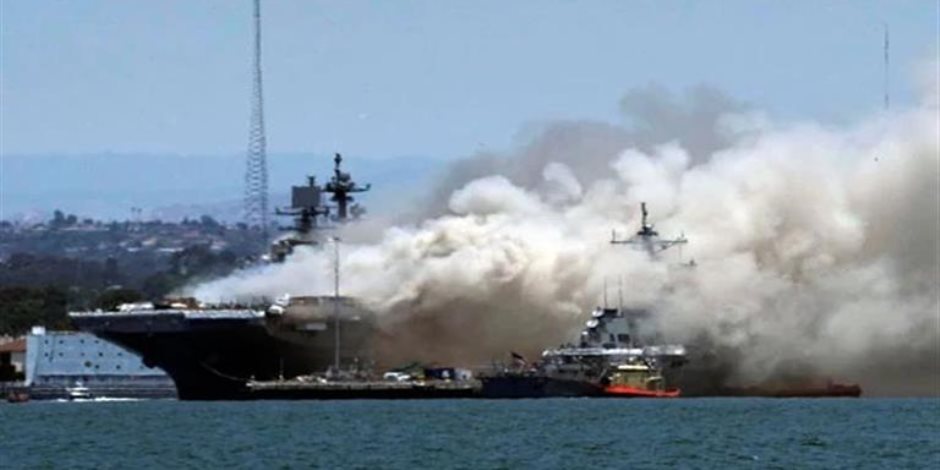 اندلاع حريق في سفينة تابعة للبحرية الأمريكية.. كانت في طريقها لغزة