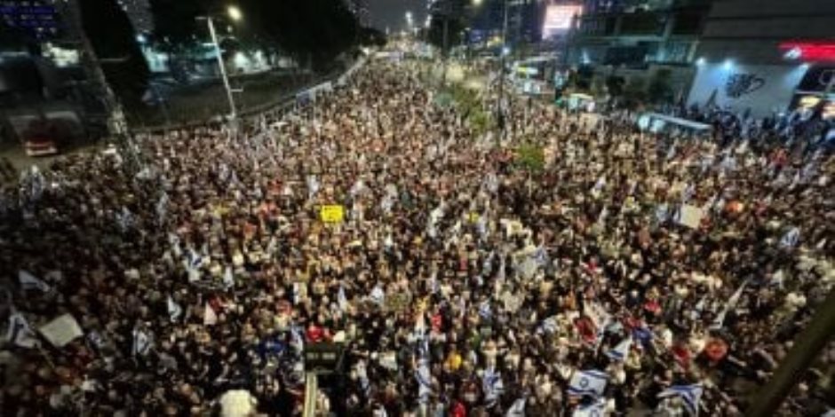 إعلام أمريكى: متظاهرون يحتجون قرب منزل نتنياهو لمطالبته بالتنحي وصفقة تبادل