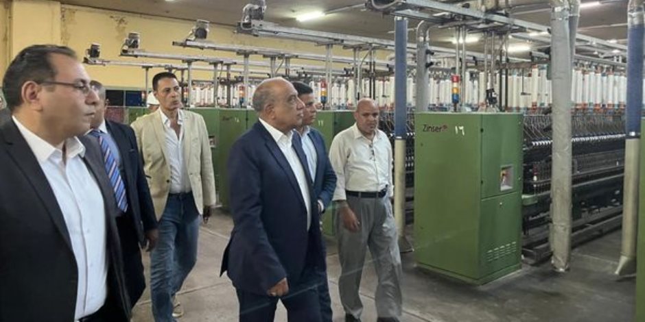 وزير قطاع الأعمال العام يتفقد مصانع شركة مصر شبين الكوم للغزل والنسيج بمحافظة المنوفية