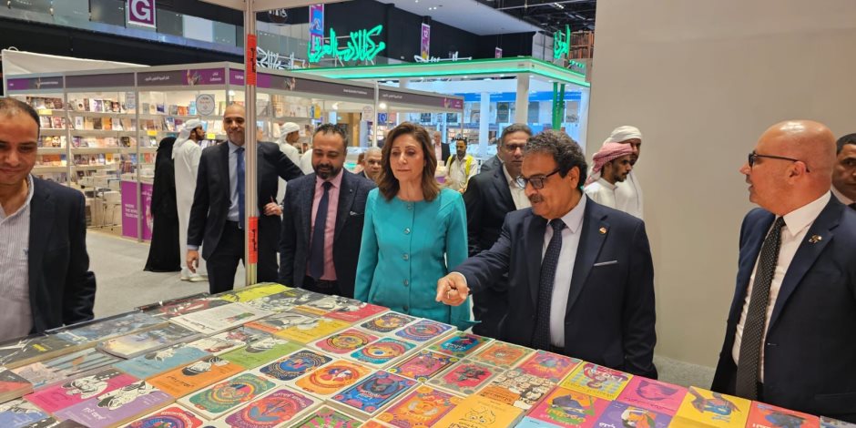 وزيرة الثقافة تزور أجنحة الناشرين المصريين بمعرض أبو ظبي الدولي للكتاب