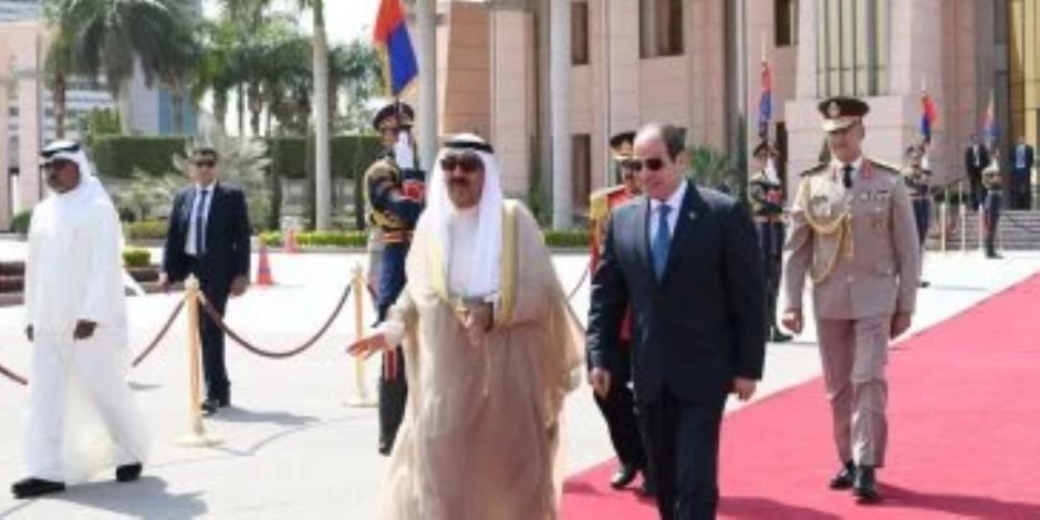 الرئيس السيسى يودّع أمير الكويت بمطار القاهرة بعد زيارته الرسمية (صور)