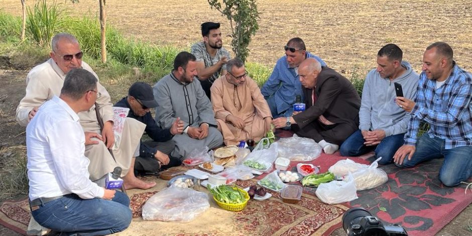 بمناسبة شم النسيم.. كواليس حلقة "مانشيت" من داخل قلعة صناعة الفسيخ في مصر