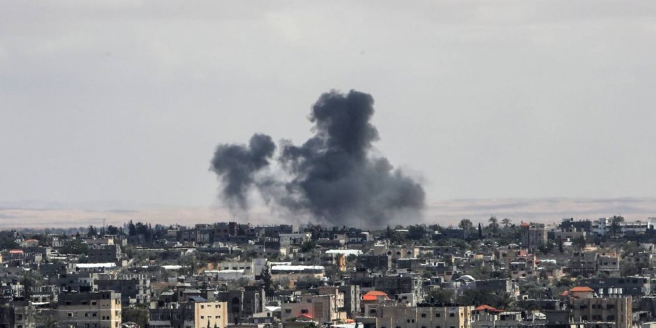 قصف مدفعى إسرائيلى يستهدف شارع الرشيد قرب جسر وادى غزة غرب مخيم النصيرات