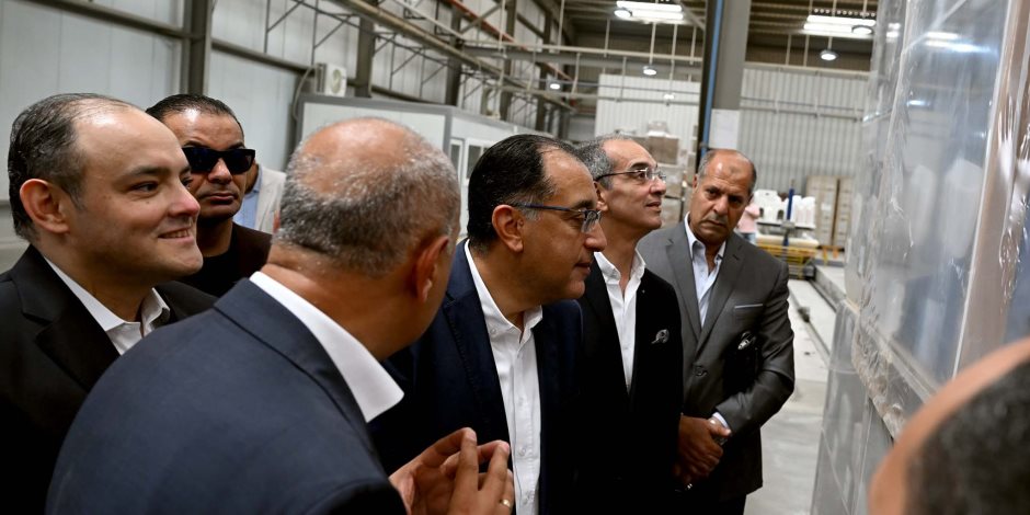 رئيس الوزراء: زيارات للمصانع الفترة المقبلة.. ودخول أول خطوط إنتاج للسيارات 2025