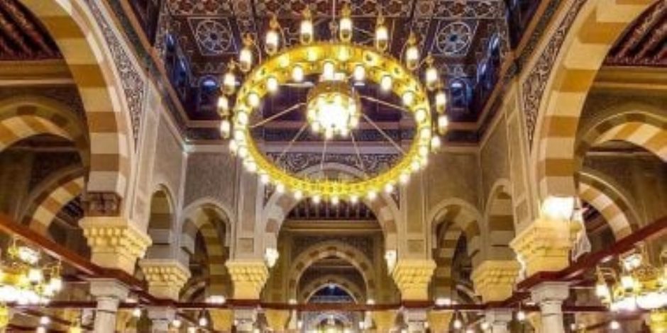 بعد تطويره وافتتاحه اليوم.. قناة الحياة تذيع أول صلاة عشاء من مسجد السيدة زينب 