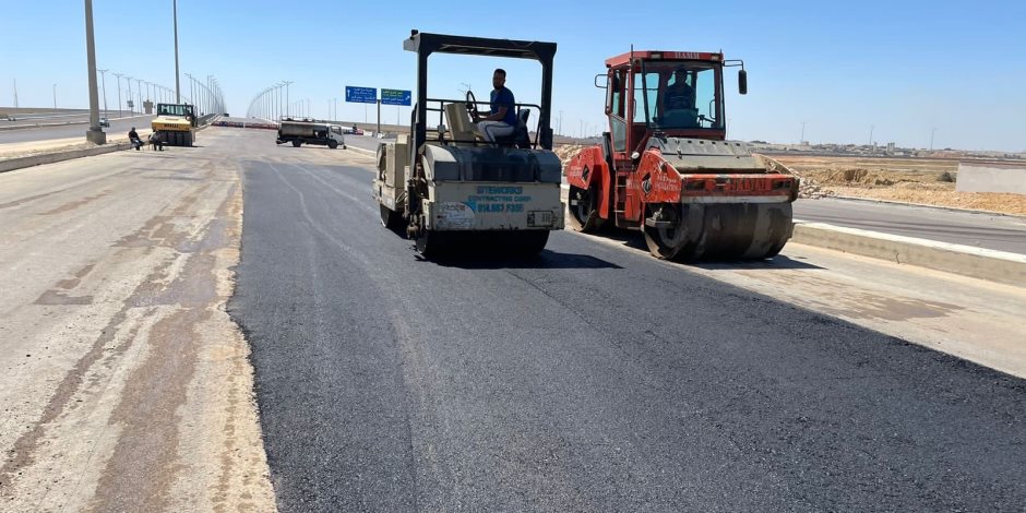 الإسكان: استكمال رصف محور كليوباترا الرابط بين برج العرب الجديدة والساحل الشمالي