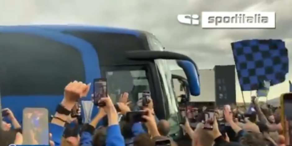 استقبال حافل لفريق أتالانتا بعد عودته لإيطاليا بعد الفوز بالدوري الأوروبي.. فيديو