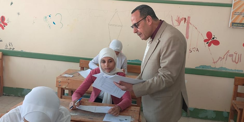 3886 طالبًا وطالبة من الدبلومات الفنية يردون الإمتحانات بلجان شمال سيناء دون شكاوى (صور)