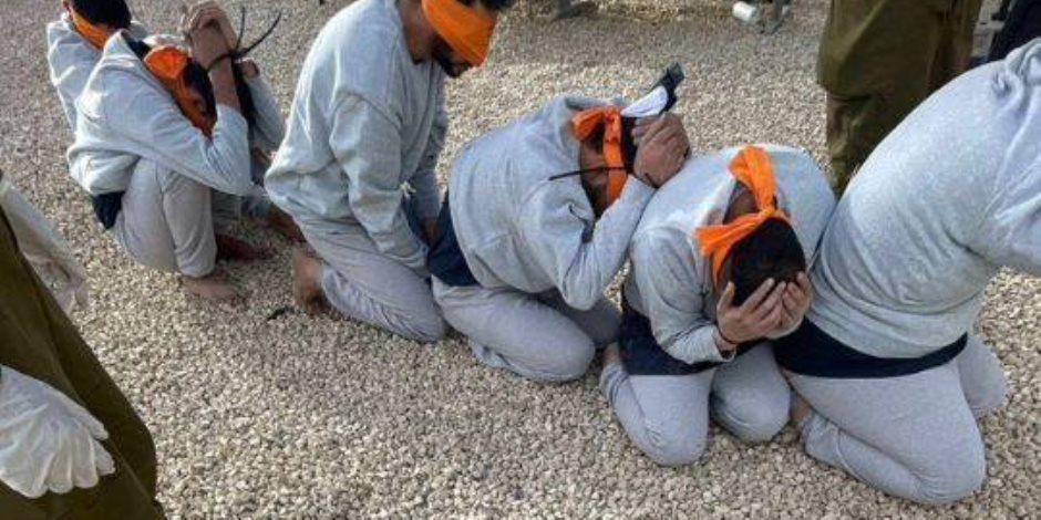 قوات الاحتلال الإسرائيلى تعذب وتنكل بفلسطينيين بعد اعتقالهم (صور)