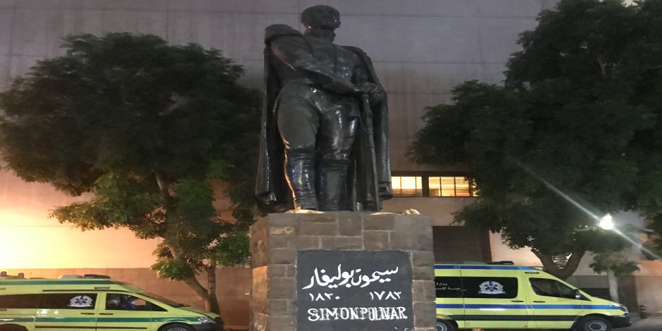 مصدر أمنى عن صور سرقة سيف تمثال سيمون بوليفار: الواقعة قديمة منذ 12 عاماً وتم ضبط مرتكبيها فى حينه