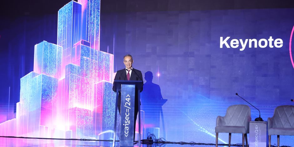 عمرو طلعت: منصة مصر الرقمية تقدم 170 خدمة حكومية رقمية ومستهدف الوصول ل 200 خدمة نهايه العام 