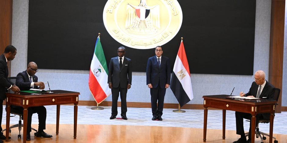 رئيس الوزراء ونائب رئيس غينيا الاستوائية يشهدان توقيع اتفاق بشأن الإعفاء المُتبادل للتأشيرات لحاملي جوازات السفر الدبلوماسية والخاصة و"المهمة" رئيس الوزراء ونائب رئيس غينيا الاستوائية يشهدان توقيع اتفاق بشأن الإعفاء المُتبادل للتأشيرات لحاملي جوازات السفر الدبلوماسية والخاصة و"المهمة"