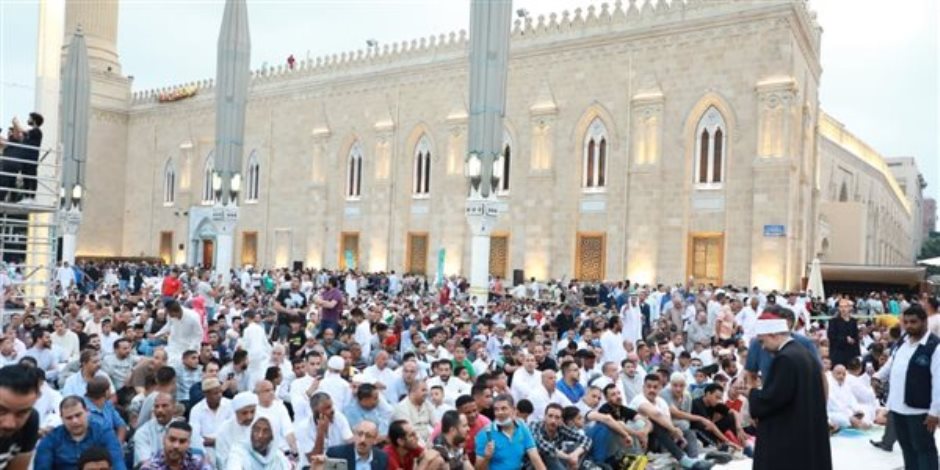 خطيب صلاة العيد بمسجد الحسين: الأديان والأوطان لا تقوم إلا بالتضحية والفداء