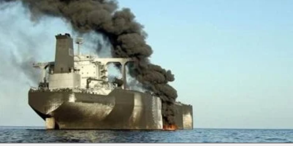 هجوم بزورق مفخخ استهدف سفينة على بعد 83 ميلا بحريا جنوب غربى الحديدة اليمنية