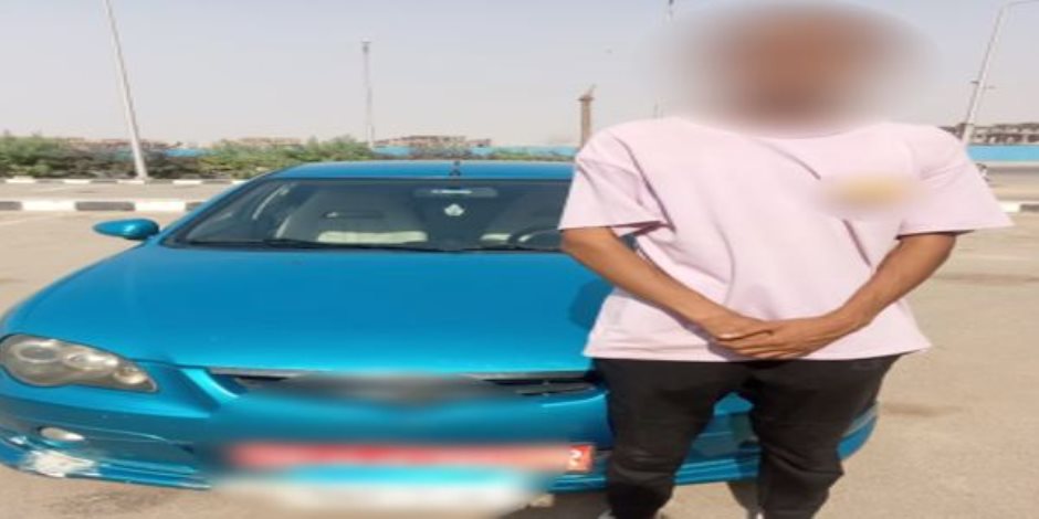 ضبط قائد سيارة لسيره برعونة وأداء حركات استعراضية في القاهرة