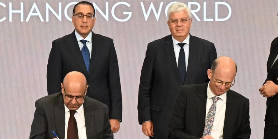 على هامش مؤتمر الاستثمار المصري الأوروبي.. رئيس الوزراء يشهد توقيع اتفاقية لإنشاء مركز دولي للهيدروجين الأخضر