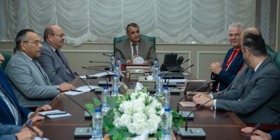 وزير الدولة للإنتاج الحربى يتابع مع شركة تدوير الإماراتيةتنفيذ مشروع أول محطة  لإنتاج الطاقة الكهربائية من المخلفات