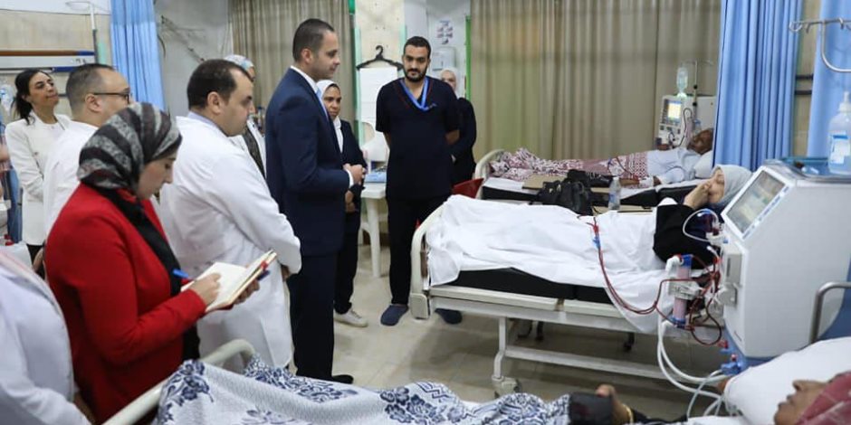 نائب وزير الصحة يستمع لآراء ومقترحات المرضى فى جولة تفقدية بمستشفى القاهرة الجديدة التخصصي  