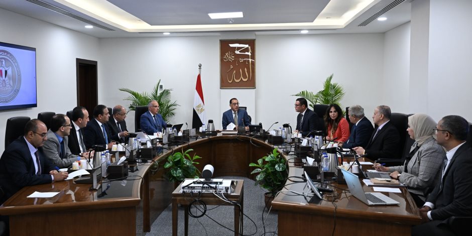 مدبولي: سيتم عقد اجتماع مع المصانع الموجودة بمنطقة صرف "المحيط" فى المنيا لسرعة توفيق أوضاعها 