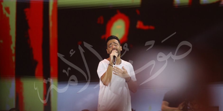 الجمهور يردد أغنية سقف مع رامي جمال بمهرجان العلمين الجديدة