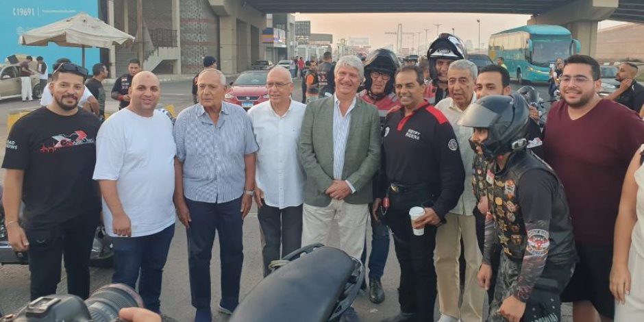 وصول جورج فيچاس رئيس الاتحاد الدولي للدراجات النارية إلى العلمين الجديدة