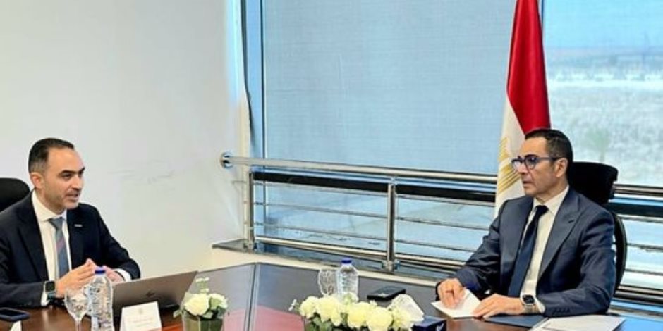 وزير الاستثمار يبحث مع مسؤولي «نيسان موتور إيجيبت» خطط الشركة بالسوق المصري وزير الاستثمار يبحث مع مسؤولي «نيسان موتور إيجيبت» خطط الشركة بالسوق المصري