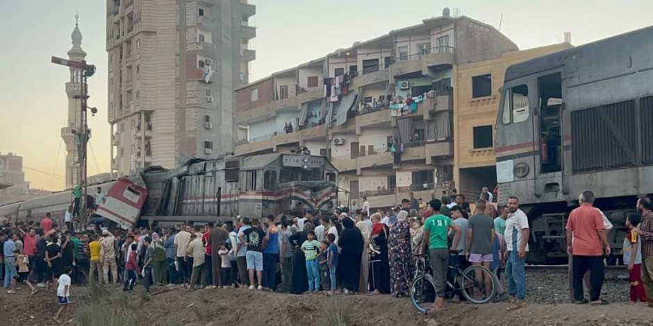 وزير الصحة يتابع حادث تصادم قطارى الزقازيق ويكلف نائبه بالتوجه لموقع الحادث