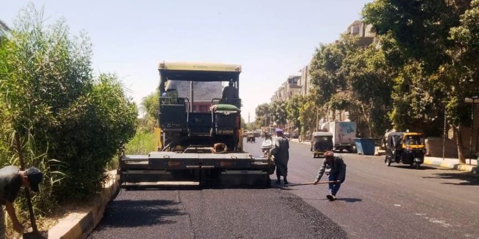 طفرة فى طرق أسوان.. محاور مرورية وكباري جديدة وشبكة طرق بقرى حياة كريمة