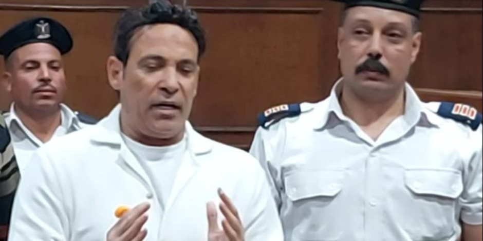 سعد الصغير بالبدلة الزرقاء لأول خلال جلسة الاستئناف على حكم سجنه 3 سنوات