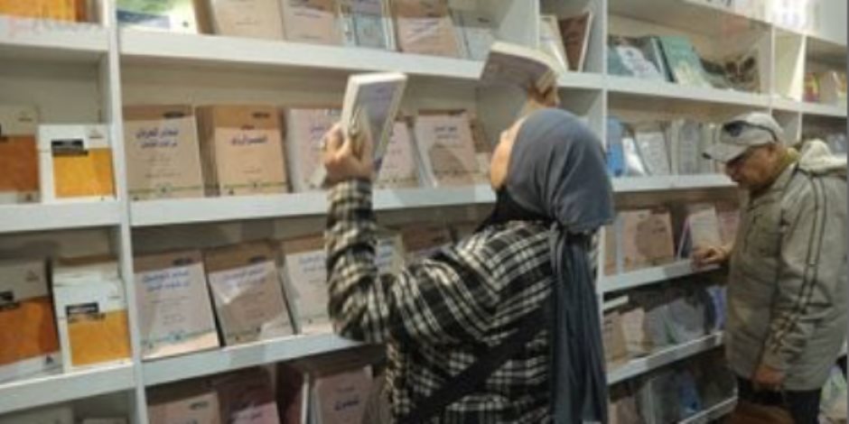 معرض القاهرة الدولي للكتاب يفتح أبوابه للزوار فى يومه الثالث