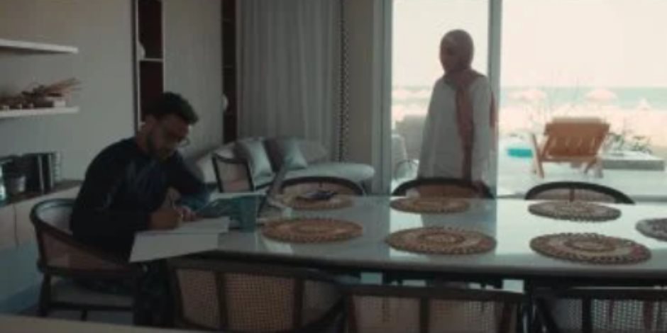 مسلسل الشرنقة الحلقة الثالثة.. أحمد داود يكشف لزوجته سبب رغبته فى الثراء مسلسل الشرنقة الحلقة الثالثة.. أحمد داود يكشف لزوجته سبب رغبته فى الثراء