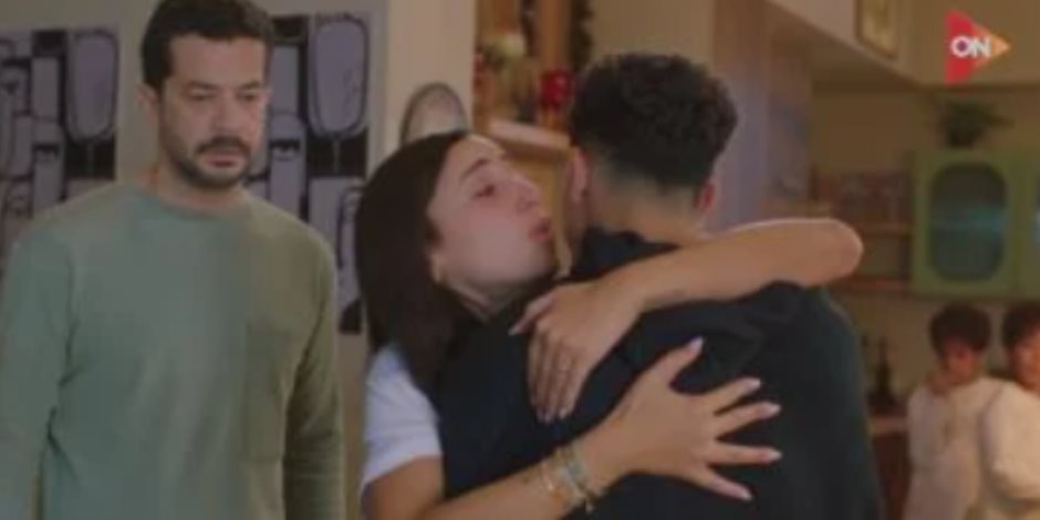مسلسل كامل العدد3 الحلقة 8.. "شريف" يفاجئ والدته دينا الشربيني.. اعرف ردها