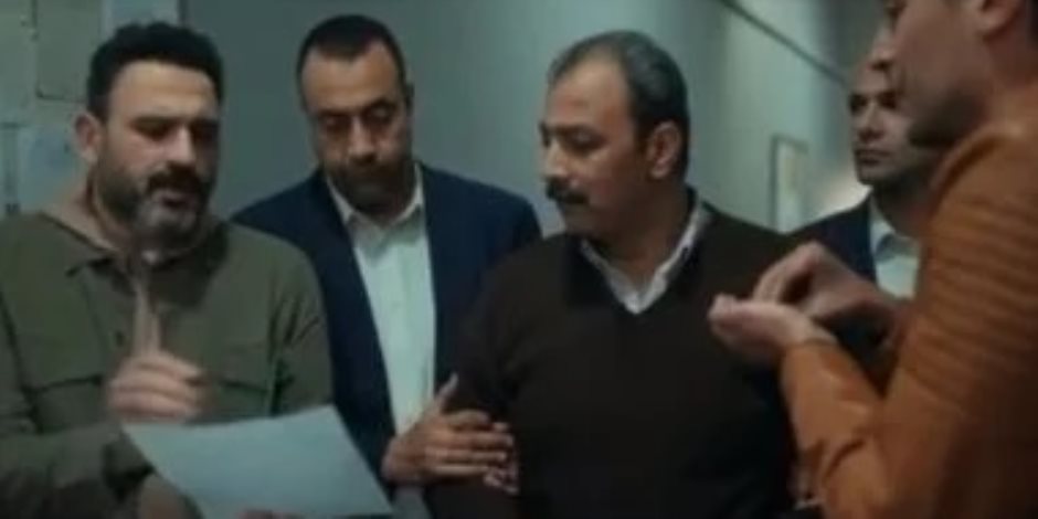 مسلسل الكابتن الحلقة 10.. نحس طاطا يطارد حسام وموظف الحى المثالى يذهب ضحية