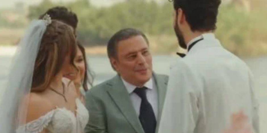 مسلسل حسبة عمرى.. عمرو عبد الجليل يشعر بعدم الرضا لابتعاد ابنته (الحلقة 1)