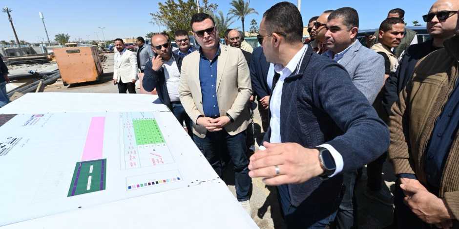 وزير الإسكان يتفقد مشروعات رفع كفاءة الكباري والمسطحات الخضراء ويتابع أعمال تطوير المداخل والبوابات بمارينا وزير الإسكان يتفقد مشروعات رفع كفاءة الكباري والمسطحات الخضراء ويتابع أعمال تطوير المداخل والبوابات بمارينا