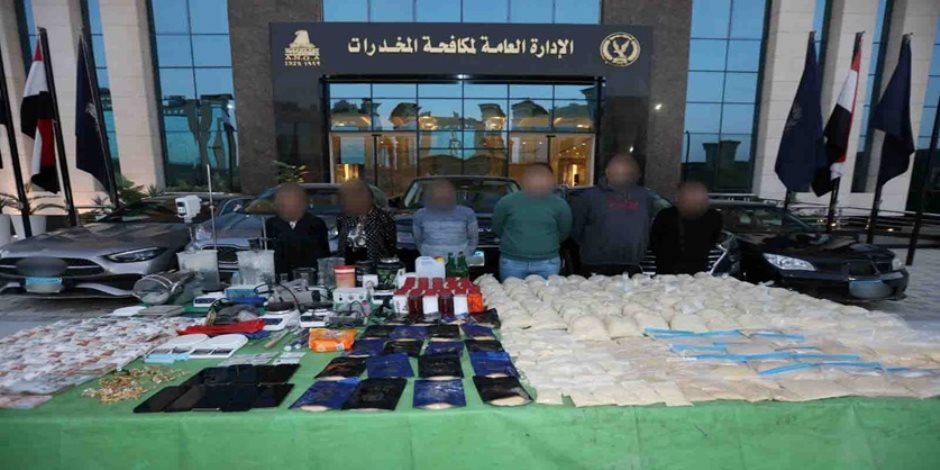 إحباط محاولة جلب مخدرات قيمتها 420 مليون جنيه إحباط محاولة جلب مخدرات قيمتها 420 مليون جنيه