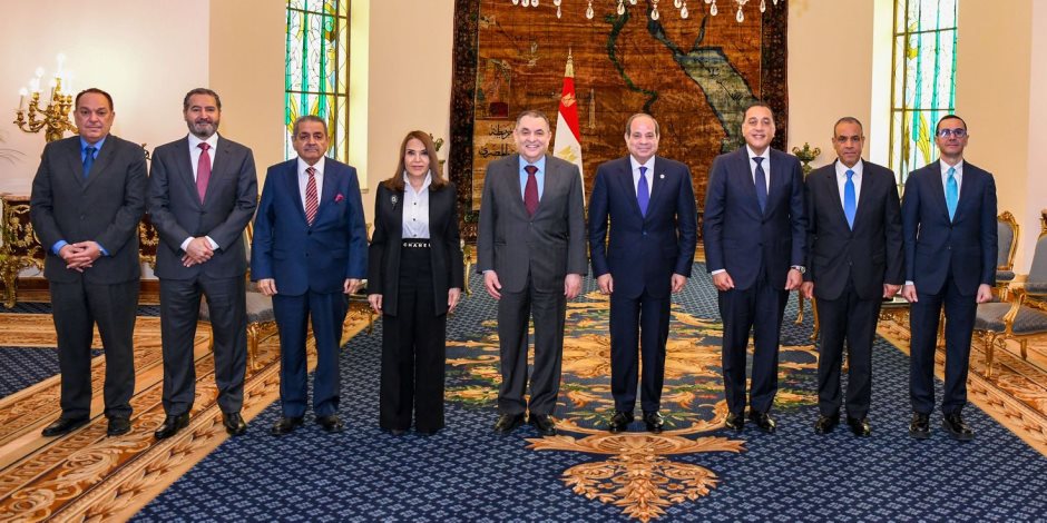 الرئيس السيسى يدعو المستثمرين الكويتيين لاستكشاف الفرص والاستفادة من الحوافز بمصر الرئيس السيسى يدعو المستثمرين الكويتيين لاستكشاف الفرص والاستفادة من الحوافز بمصر