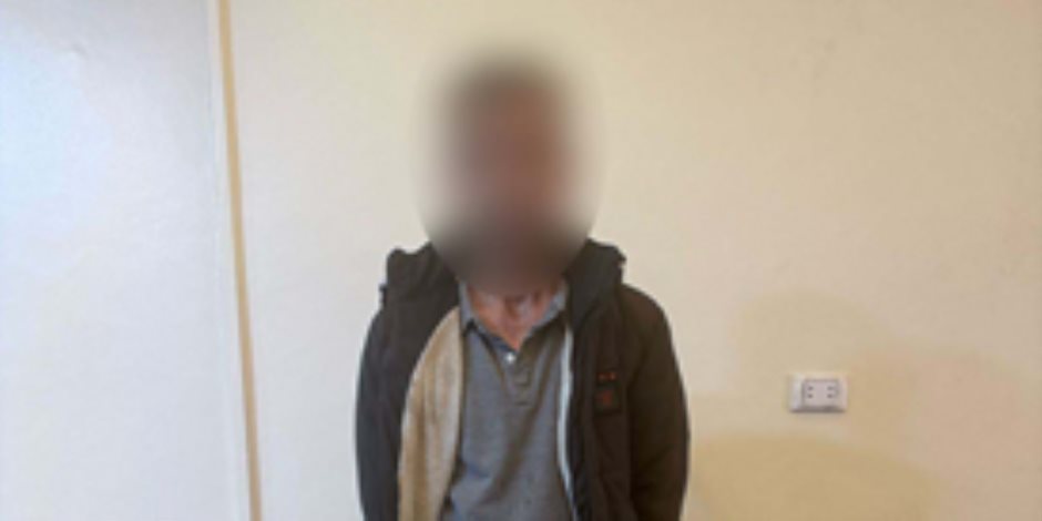 كشف ملابسات تداول مقطع فيديو يظهر خلاله شخص يسرق مبلغ مالي من آخر بأسلوب "المغافلة" كشف ملابسات تداول مقطع فيديو يظهر خلاله شخص يسرق مبلغ مالي من آخر بأسلوب "المغافلة"