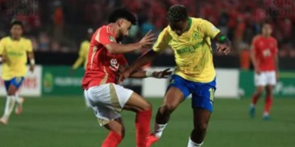 جمهور الأهلي يقذف اللاعبين وكولر بزجاجات المياه بعد وداع أفريقيا والتعادل مع صن داونز (فيديو) 