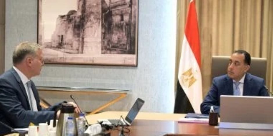 رئيس الوزراء: توجيه للحكومة من الرئيس السيسى بمواصلة تطوير الآبار الجديدة