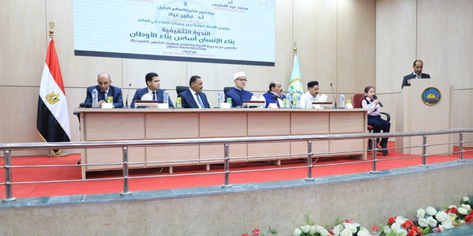 مفتي الجمهورية يؤكد: بناء الإنسان هو الأصل الأول في بناء الأوطان وهو القاعدة التي تقوم عليها نهضة الأمم ورقيها مفتي الجمهورية يؤكد: بناء الإنسان هو الأصل الأول في بناء الأوطان وهو القاعدة التي تقوم عليها نهضة الأمم ورقيها
